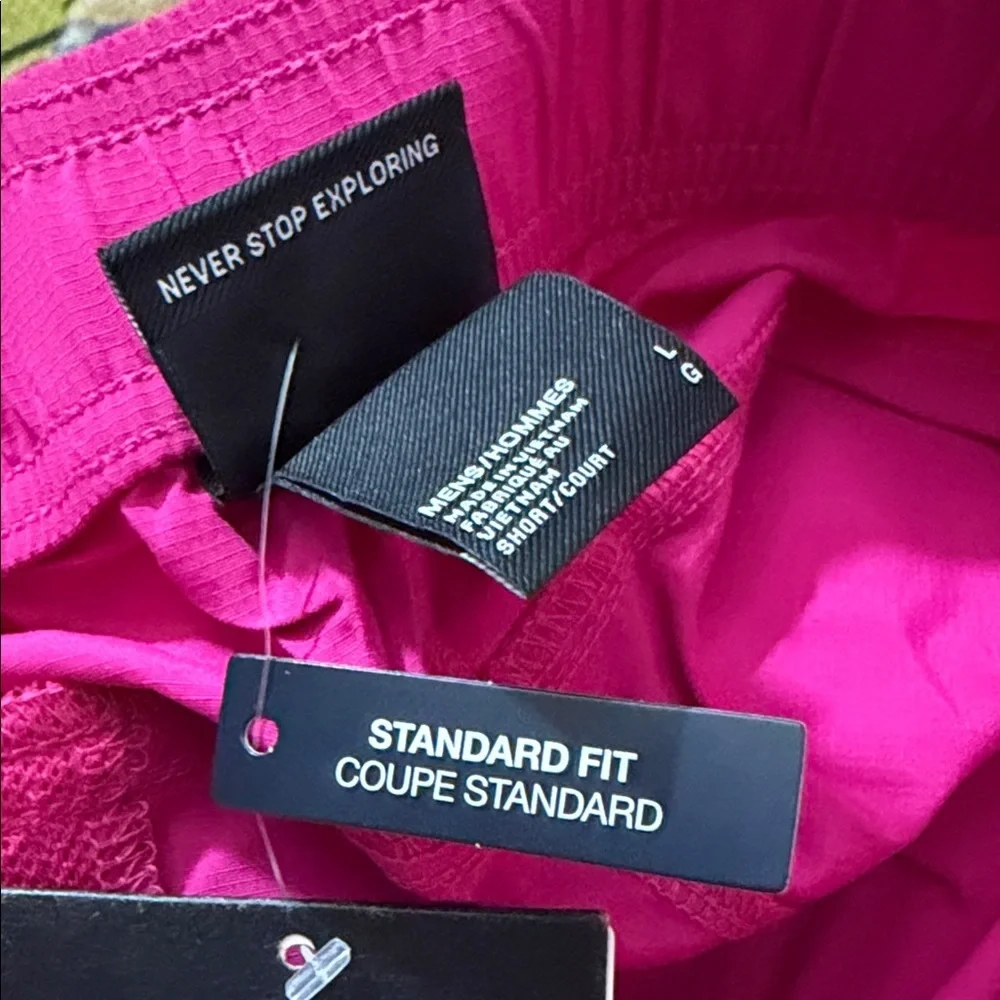 NWT The North Face men’s  Bright Pink flashdry Shorts